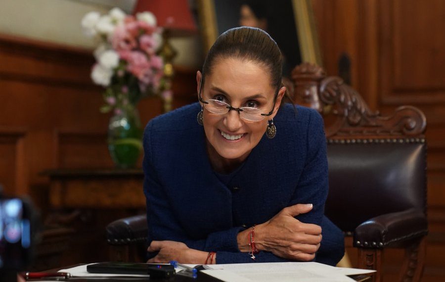 Claudia Sheinbaum vía telefónica con Donald Trump