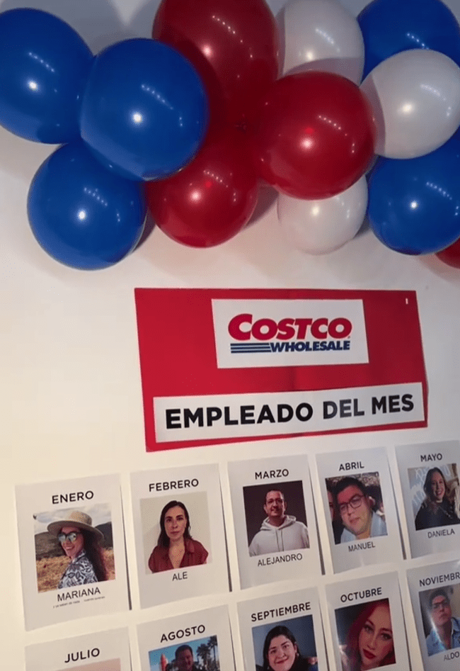 Amigos celebran su posada con temática de Costco