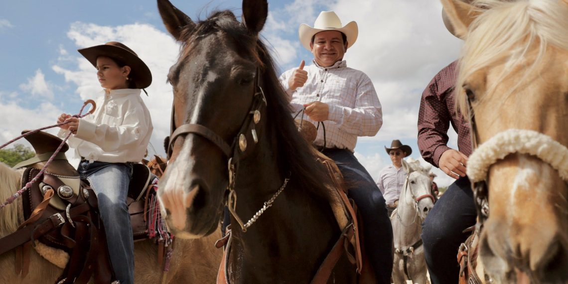 Cabalgata de aniversario en la Feria Xmatkuil