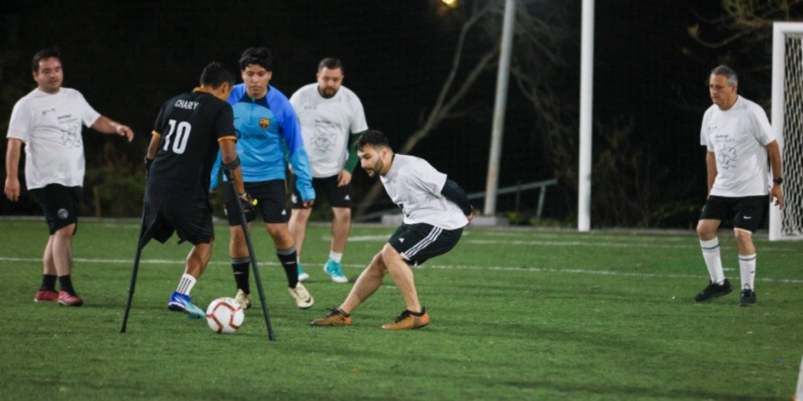Tigres Amputados contra Santiago en el partido de futbol del Gobierno de Santiago promoviendo la inlusión