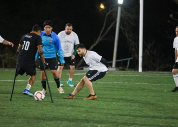 Tigres Amputados contra Santiago en el partido de futbol del Gobierno de Santiago promoviendo la inlusión