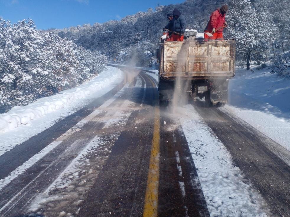 CEPC se encuentran en remoción de nieve y aplicando sal en lugares clave