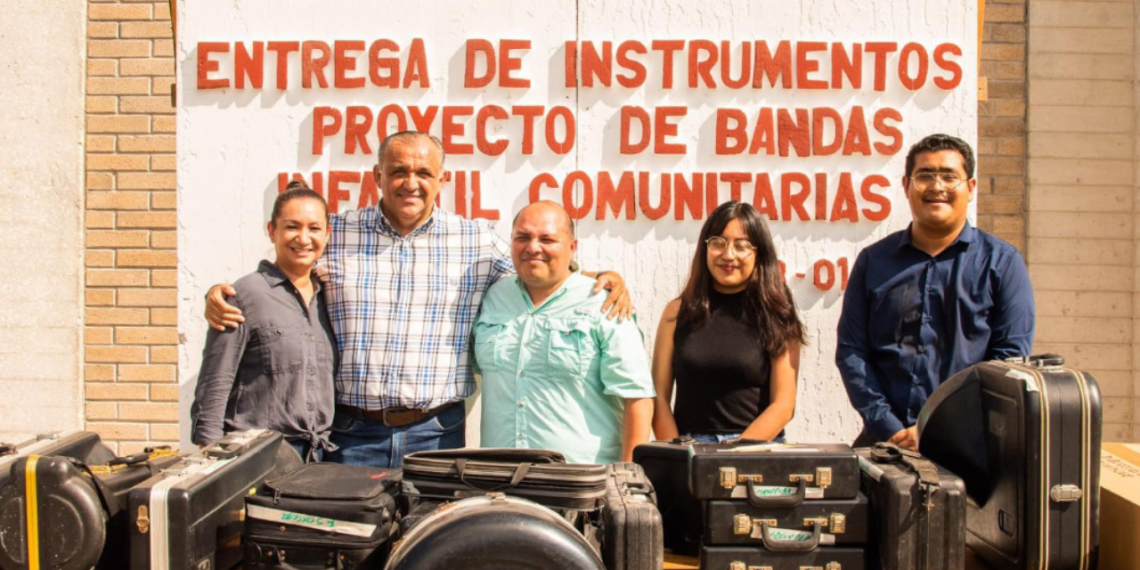 Instituto de Cultura y Artes del Estado entrega 50 instrumentos musicales a tres municipios de Campeche.