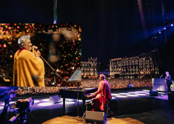 Fito Páez reúne a más de 80 mil aficionados en el Zócalo de la Ciudad de México.