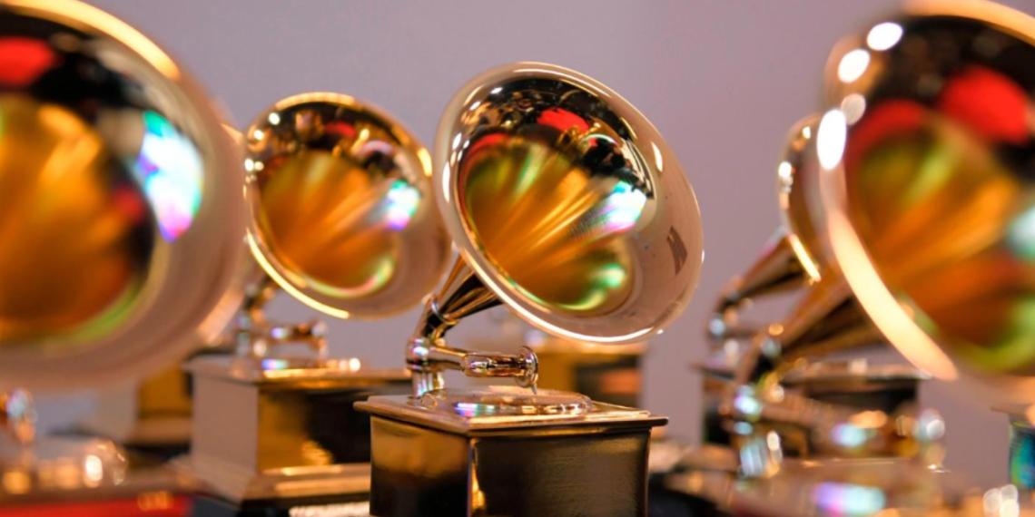Los Grammy siguen adelante, fiestas se cancelan.