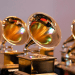 Los Grammy siguen adelante, fiestas se cancelan.