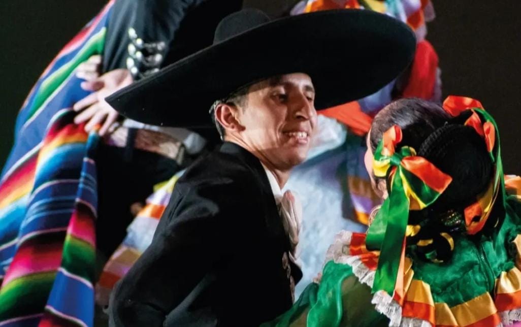 Ve a ver la danza de Un legado de raíz y folklor