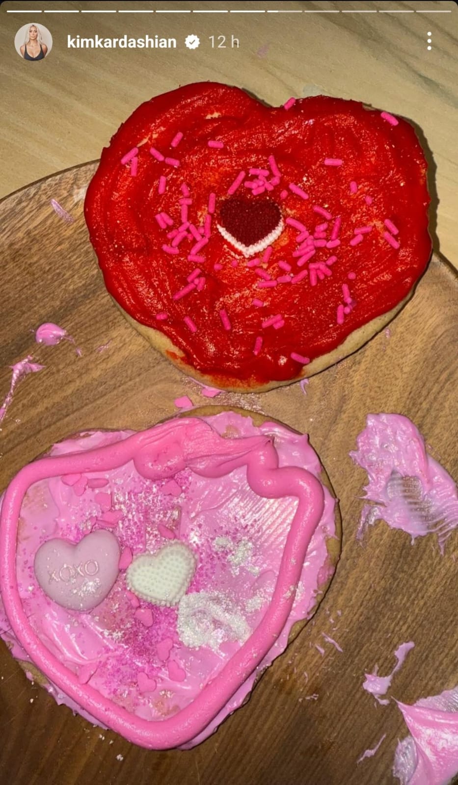 Kim Kardashian celebra San Valentín con galletas.