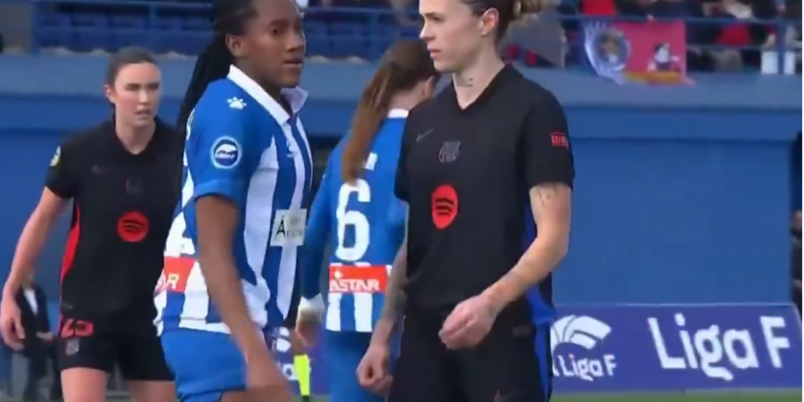 Mapi León es señalada por tocamientos a otra jugadora.