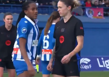 Mapi León es señalada por tocamientos a otra jugadora.