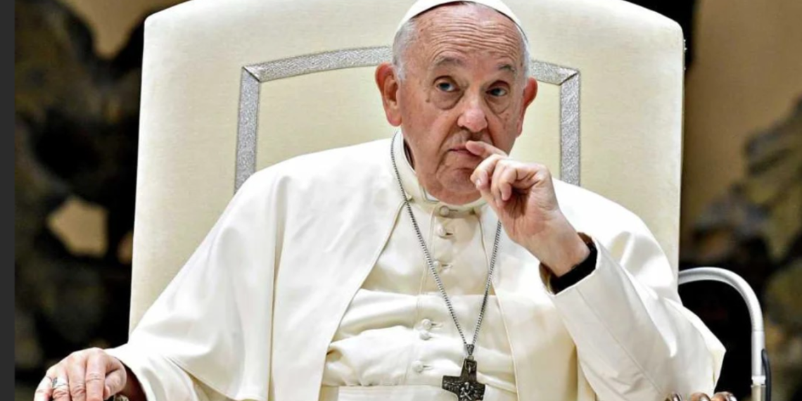 Papa Francisco padece de neumonía