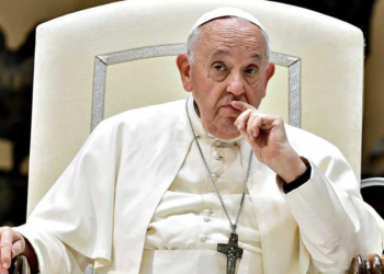 Papa Francisco padece de neumonía