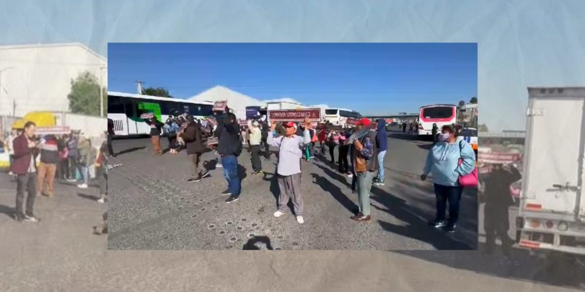 Vecinos de la colonia Cuarta Transformación bloquean la autopista México