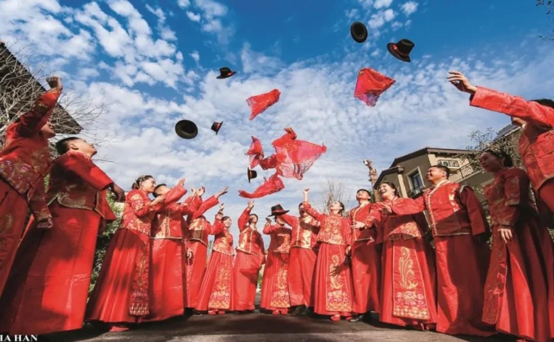 Conoce la exposición de trajes étnicos de china