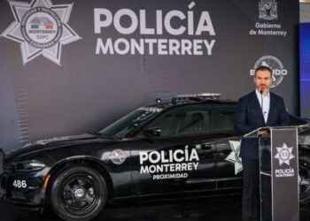 Adrián de la Garza presenta los nuevos colores de la Policía de Monterrey