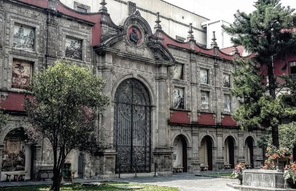 Asiste a la visita guiada del Paseo Histórico.