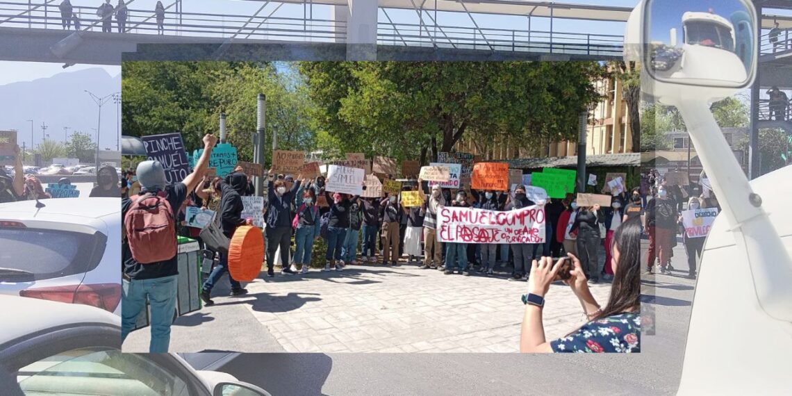 Se manifiestan estudiantes de la UANL contra tarifazo