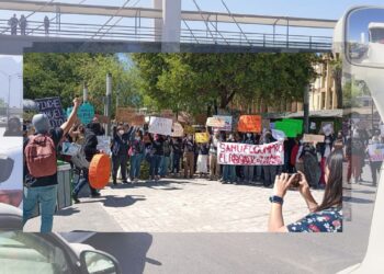 Se manifiestan estudiantes de la UANL contra tarifazo