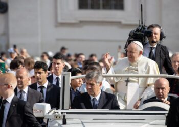 Fotos: católicos de todo el mundo lamentan el fallecimiento del papa Francisco