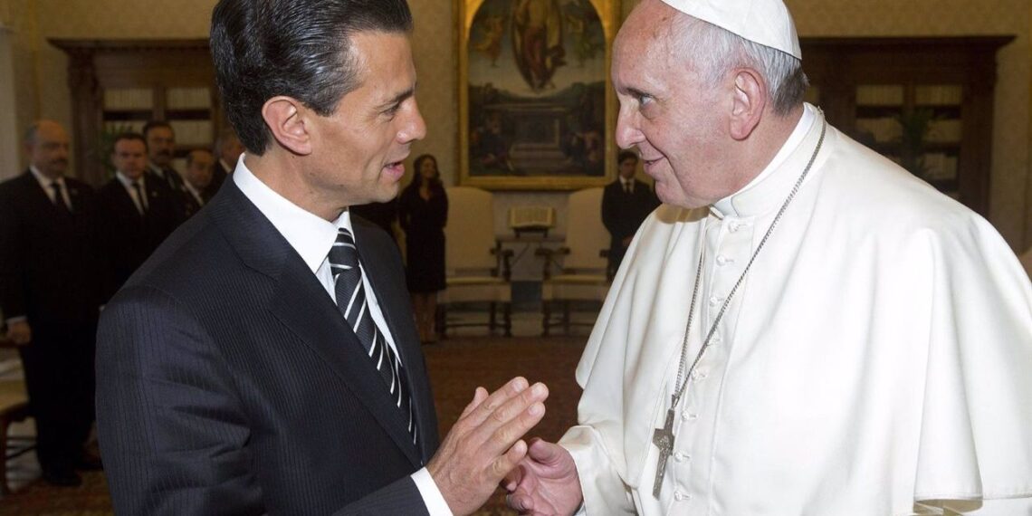 Reaparece Peña Nieto para recordar visita del papa Francisco a México