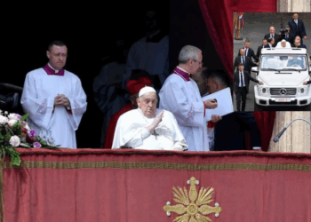 El Papa Francisco hizo una aparición en público ayer, dando la bendición Urbi et Orbi, dando aquí sus últimas palabras a sus seguidores.