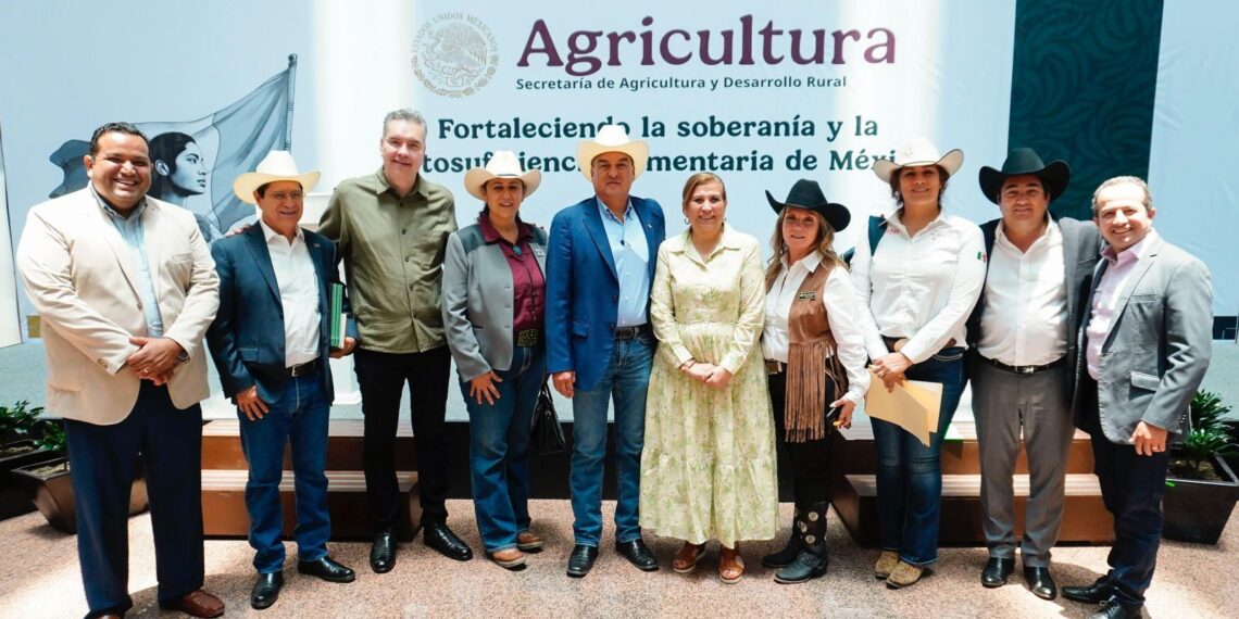 Se reúne Waldo Fernández y Judith Díaz con secretario de Agricultura; buscan que Nuevo León recupere estatus para exportar ganado