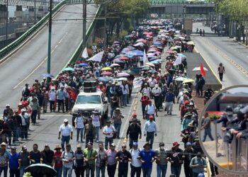 CNTE bloque accesos al AICM
