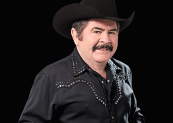 Amigos de Eliseo Robles piden por la salud del cantante.