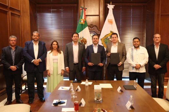 Gobierno de Coahuila y Federación firman acuerdo para iniciar obras del tren de pasajeros Saltillo-Monterrey
