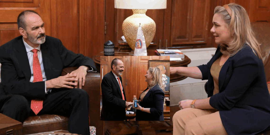 La Gobernadora de Chihuahua Maru Campos se reunió con el Dr. Luis Carlos Longoria.