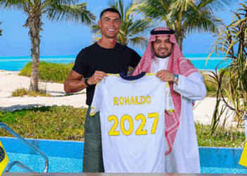 Cristiano Ronaldo renueva contrato con el Al Nassr hasta 2027.