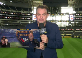 David Faitelson critica a Martinoli y Luis García por su narración del partido de México.