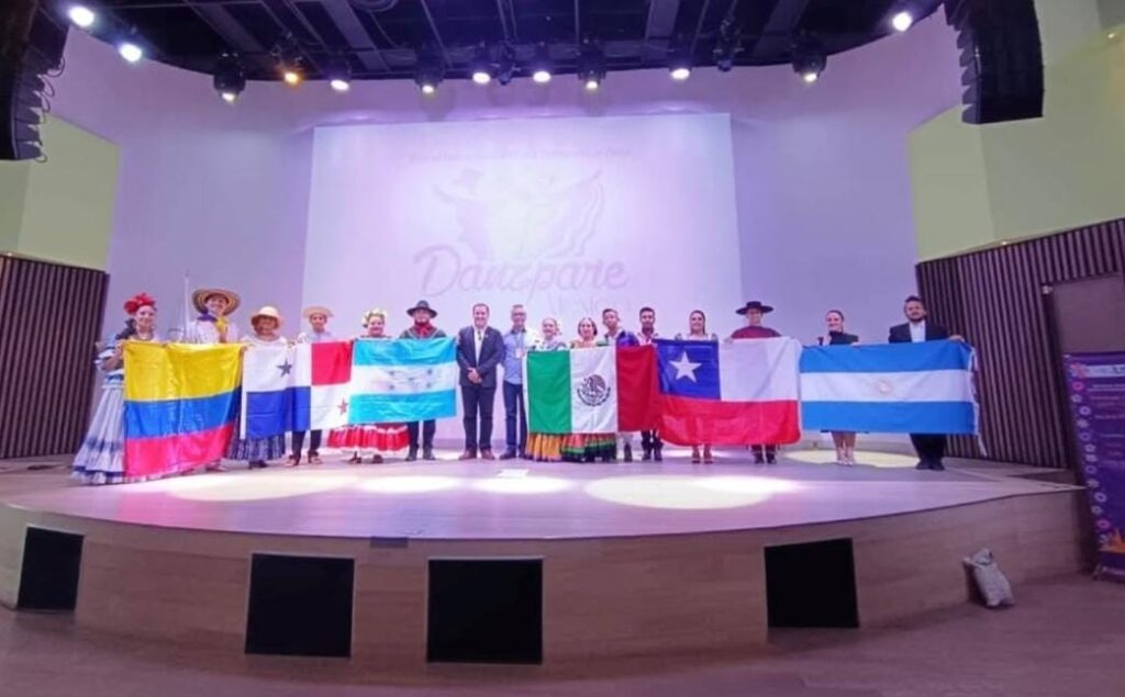 Asiste al evento Danzpare México.