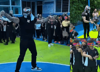 Penta Zero Miedo regresa a visitar a la que fue su escuela en Ecatepec.