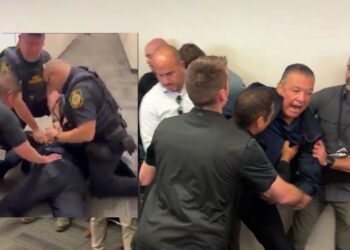 VIDEO sacan por la fuerza a senador demócrata de conferencia de Kristi Noem en Los Ángeles