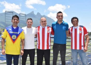 En favor de Protección Civil y Bomberos de Santiago, leyendas del fútbol se preparan para los Clásicos Regio y Nacional en Monterrey.