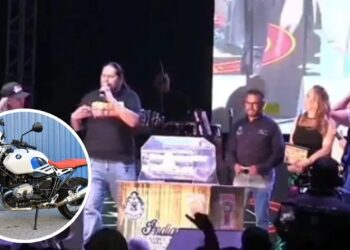 Director de Cultura de Parral se gana motocicleta BMW que el mismo rifó