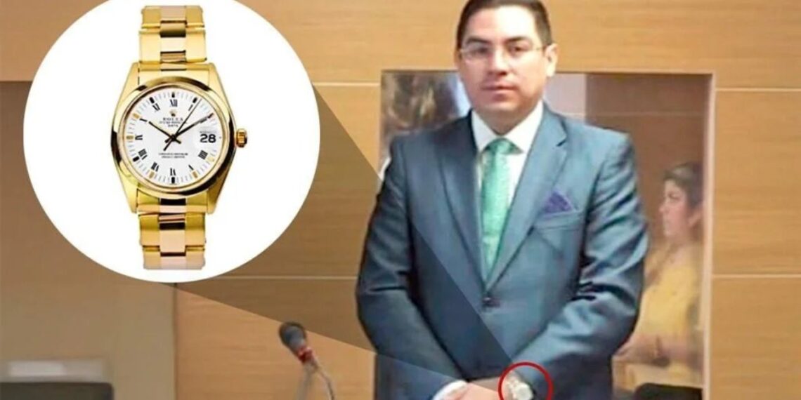 Funcionario de aduanas tiene colección de relojes valuados en 7.7 millones de pesos