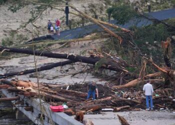 Sube a 91 la cifra de muertos por inundaciones en Texas