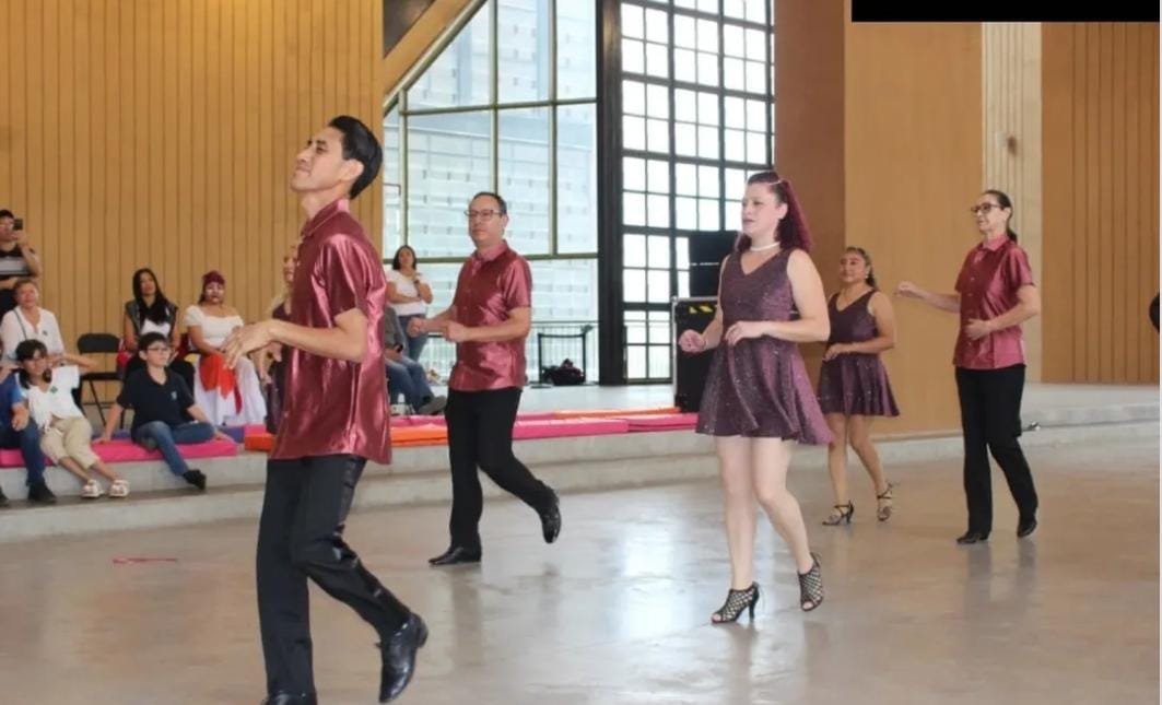 Asiste al Centro Cultural La Pirámide para celebrar la “salsa mundial”.
