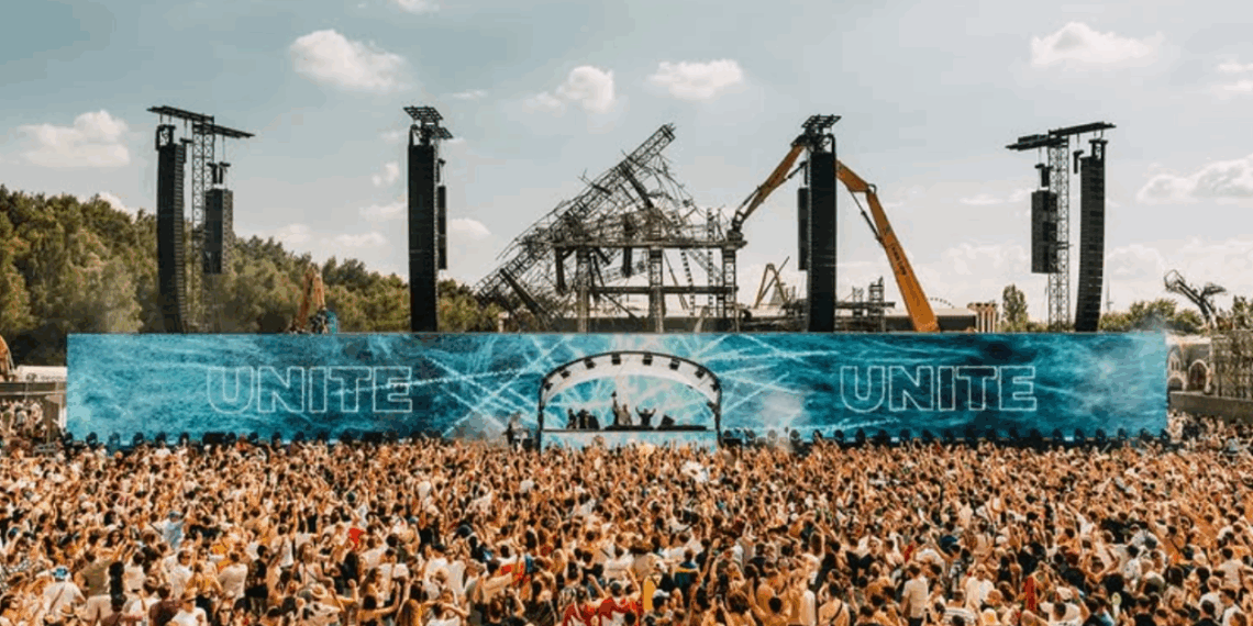 Tomorrowland arranca con éxito tras incendio, así luce el nuevo escenario.