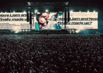 Oasis estrena “Slide Away”, grabada en su concierto de regreso en Cardiff