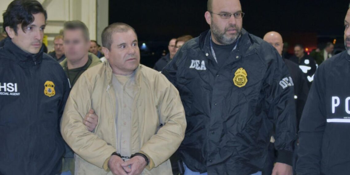 "El Chapo" denuncia que EU le impide ver a su abogado y pide intervención del juez que lo condenó