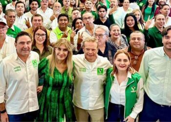 Arturo Escobar, líder del Partido Verde, con la senadora Maki Ortiz y el alcalde de Reynosa, Carlos Peña