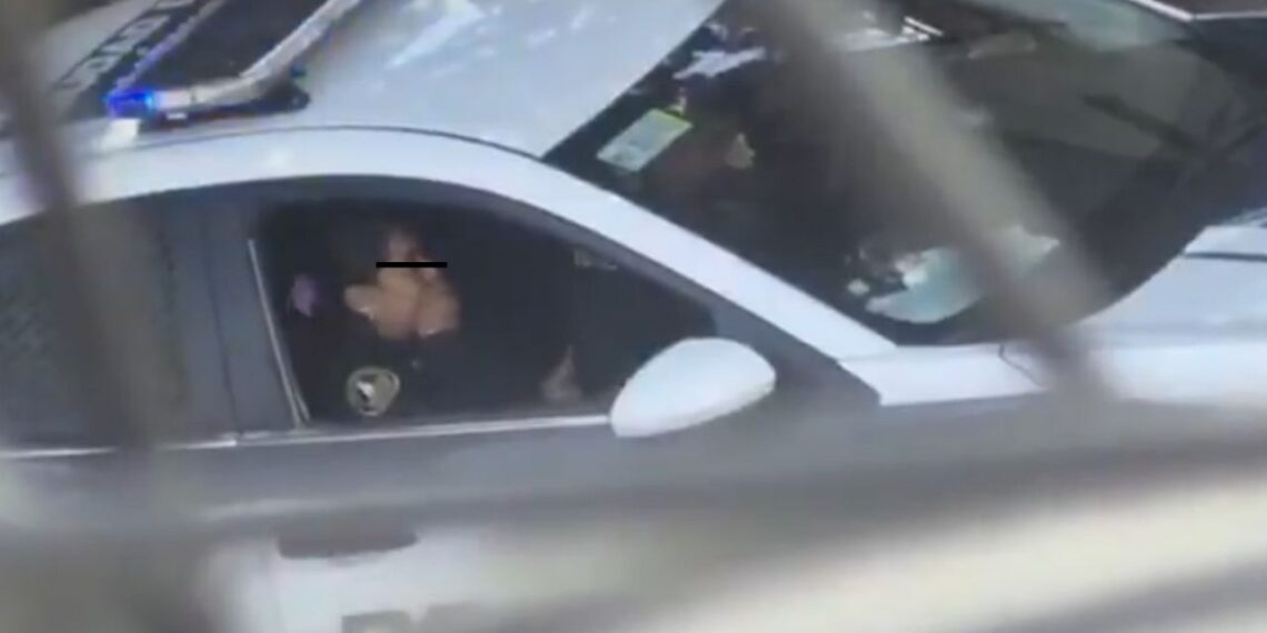 SSC ya investiga a policías captados en encuentro íntimo dentro de patrulla en CDMX