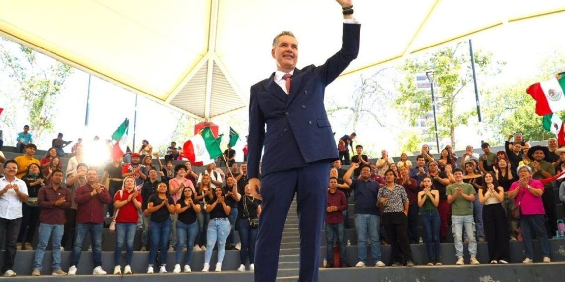 Waldo Fernández presenta su primer informe legislativo en el Senado 