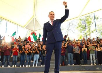 Waldo Fernández presenta su primer informe legislativo en el Senado 