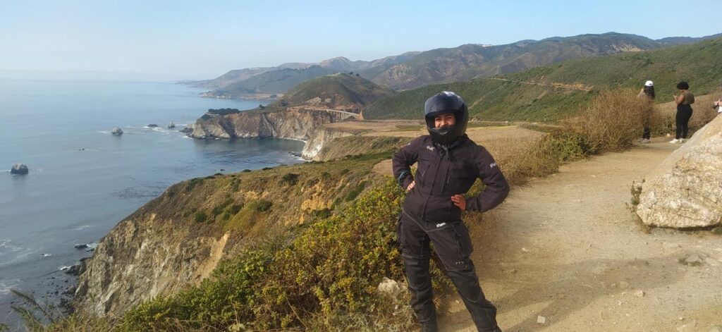 La regiomontana que viajó hasta Canadá en moto.