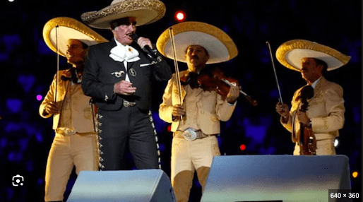 El cantante Vicente Fernández se equivocó al cantar el himno nacional en la inaguración de los Juegos Panamericanos del 2011 en Guadalajara.