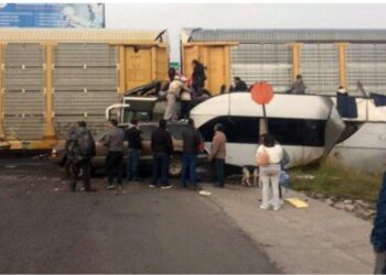 Accidente de tren con autobús en Atlacomulco